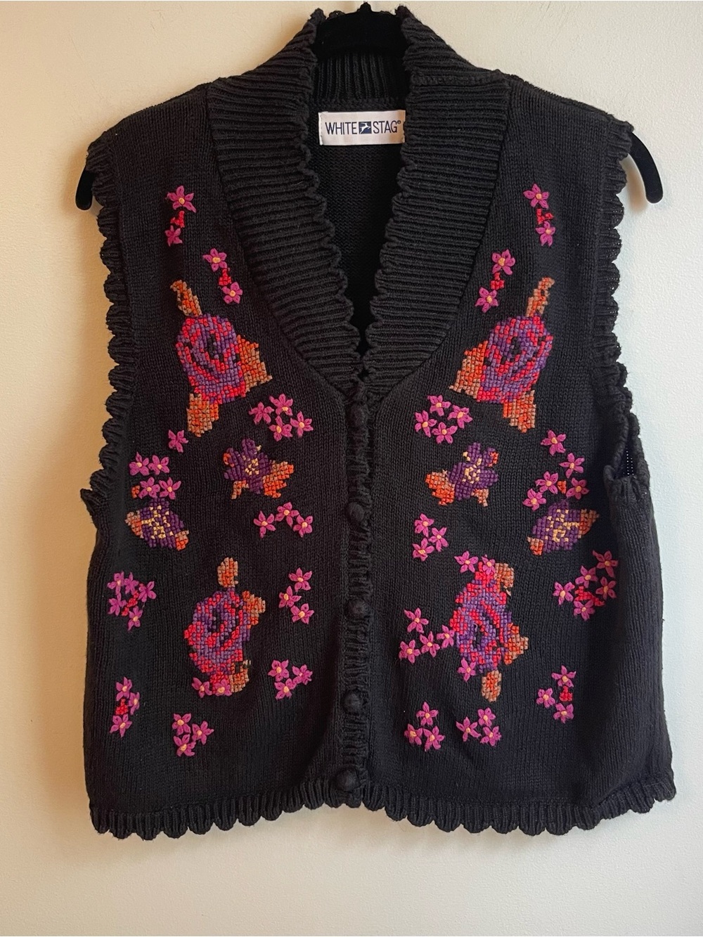 Vintage White Stag Embroidered Knit Sweater Vest Floral Black Whimsigoth Medium
